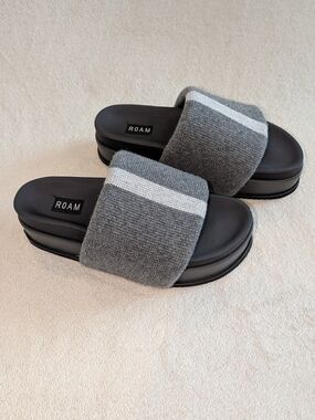 ROAM Women’s Gray Knit Slide Sandals